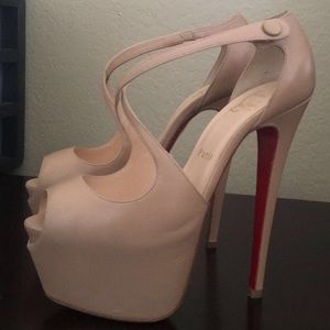 Christian Louboutin Beige Exagona 160